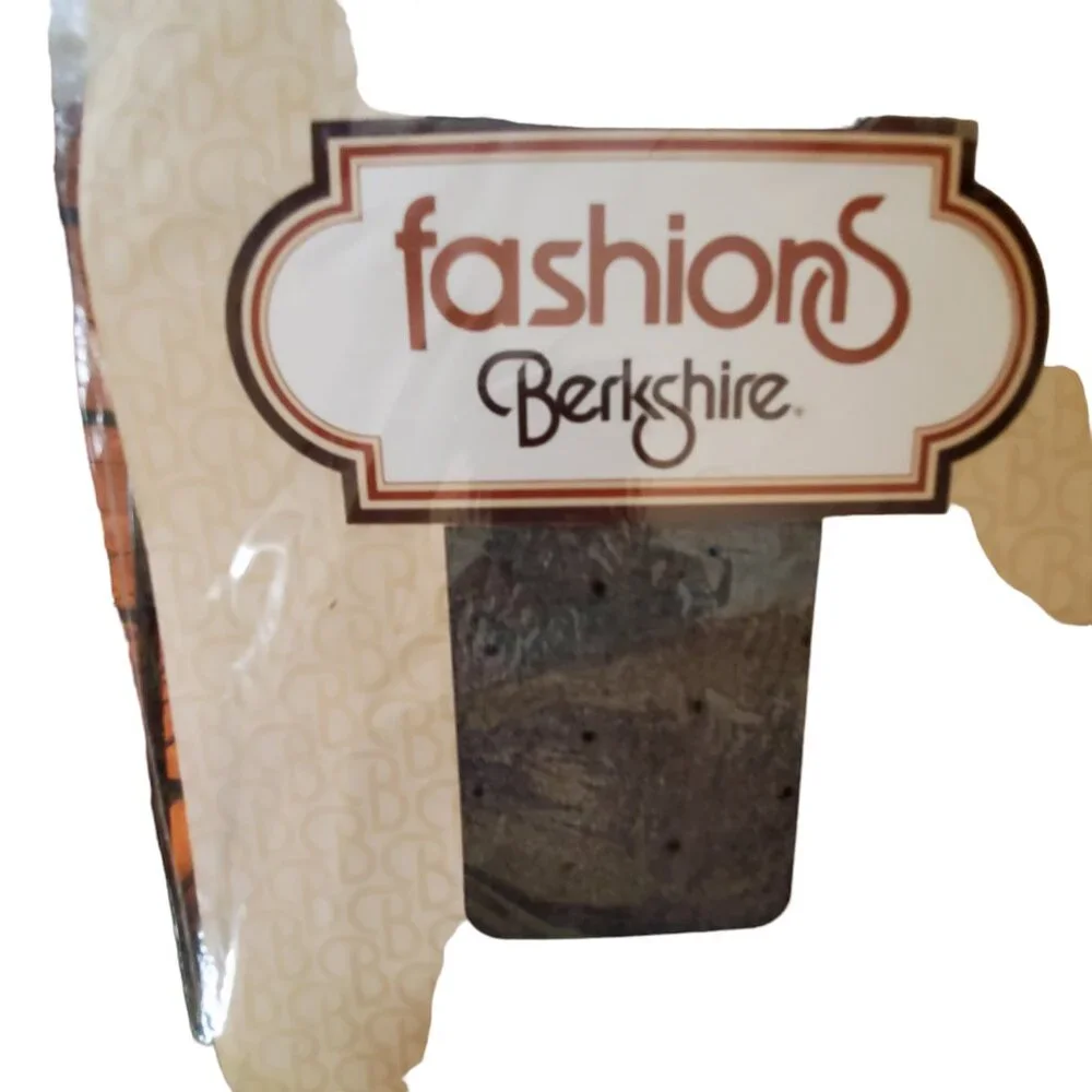 Berkshire Opaque 3 pair pantyhose size 1-2 95-140 lb vintage chocolate nude navy